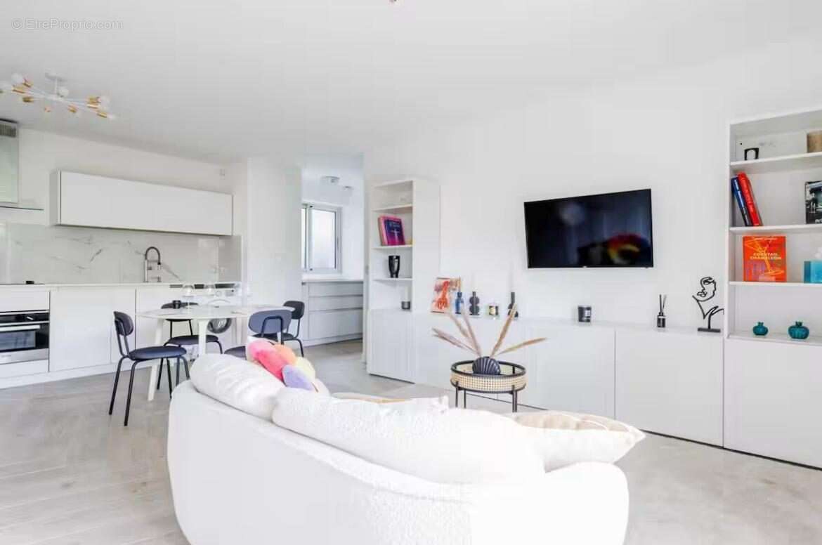 Appartement à NEUILLY-SUR-SEINE