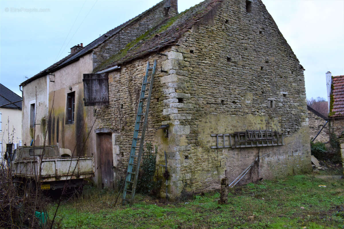 Maison à L&#039;ISLE-SUR-SEREIN