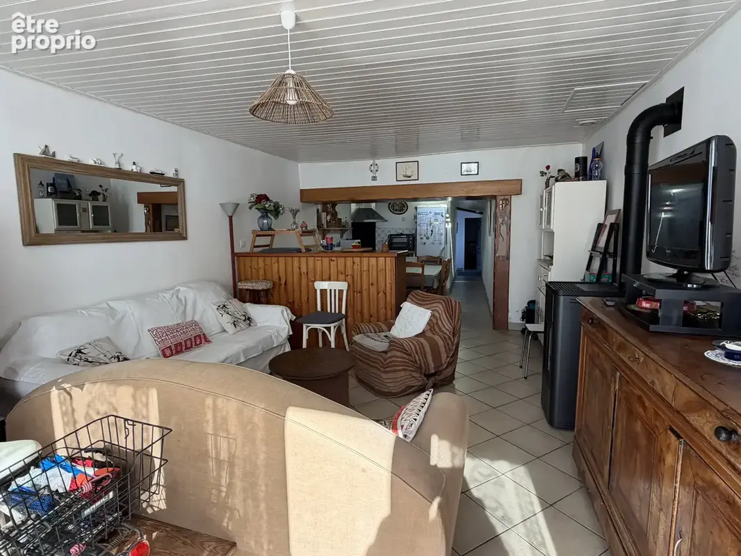 Maison au coeur de Port Joinville avec un joli jardin clos de murs de pierre. - photo 8
