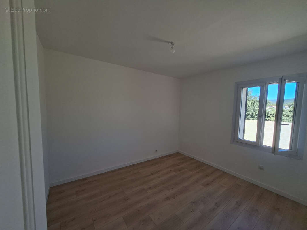 Appartement à SAINT-CYR-SUR-MER