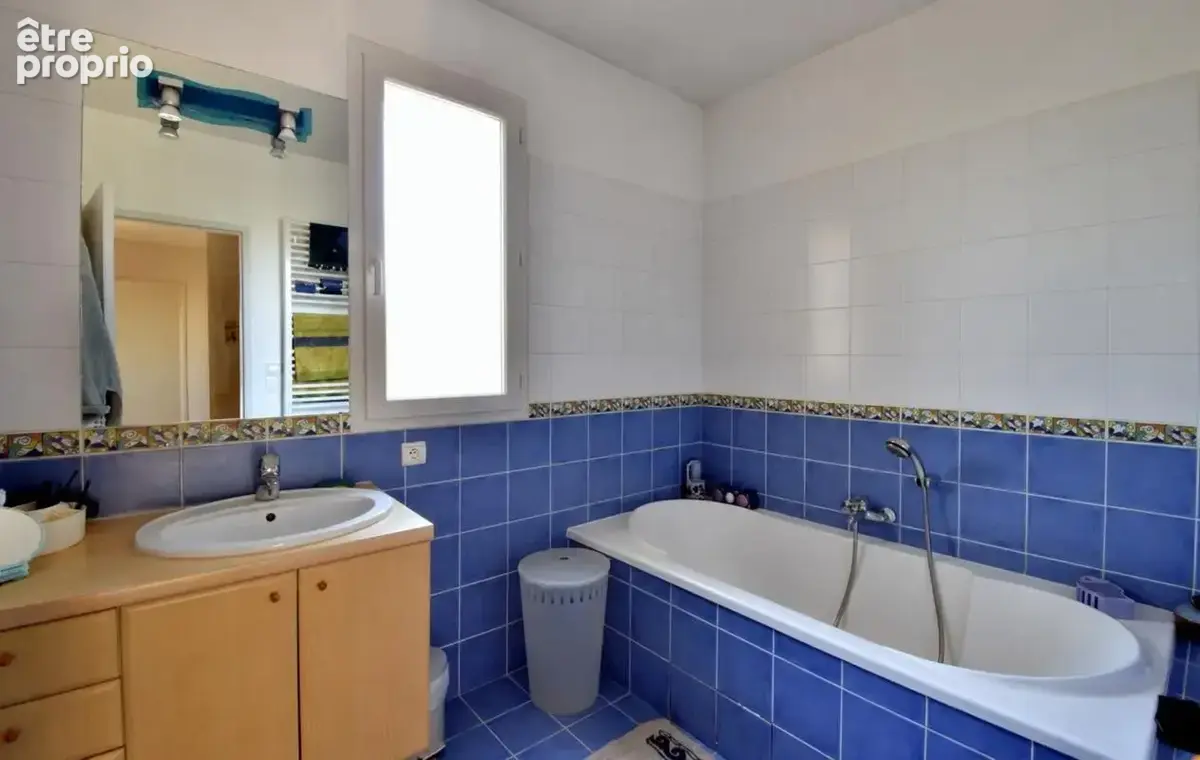 Villa de standing - double garage - piscine - photo 9