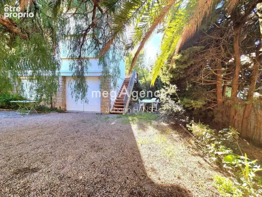 CAVALAIRE-SUR-MER – Maison avec jardin, garage et 2 logements, tout à pied ! - photo 4