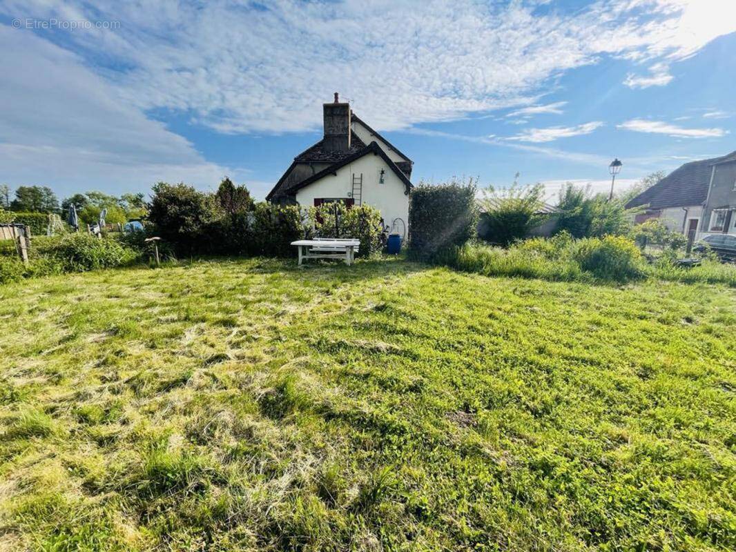 Maison à DRACY-SAINT-LOUP