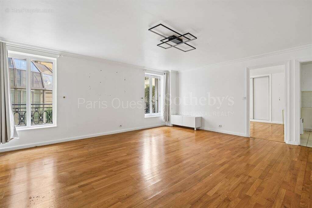 Appartement à PARIS-8E