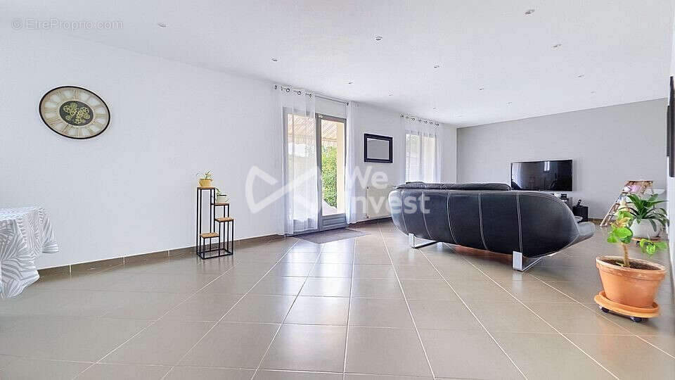 Maison 230 m² à Villeneuve-Le-Comte  - photo 7