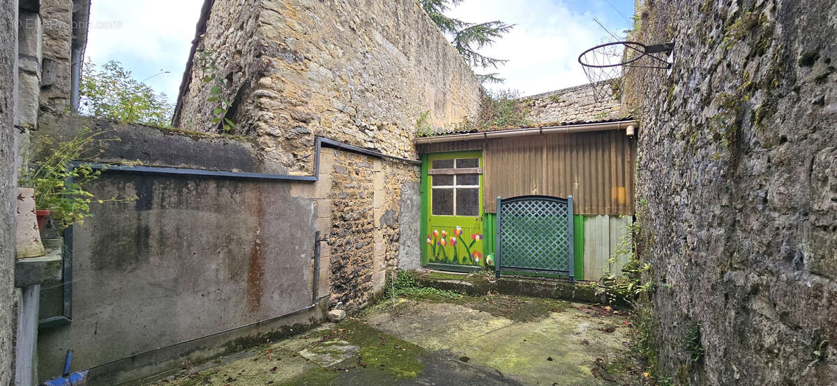 Maison à BERNESQ