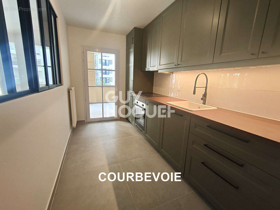 Appartement à COURBEVOIE