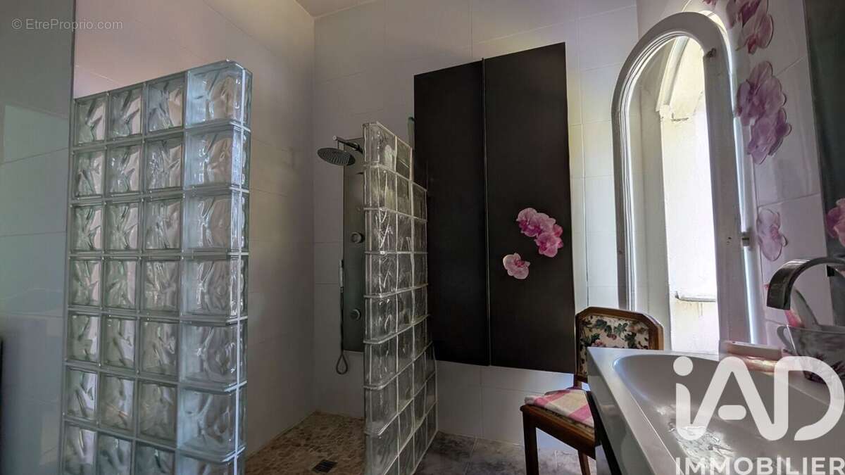 Maison 132 m² à Saint-Louis-De-Montferrand  - photo 7