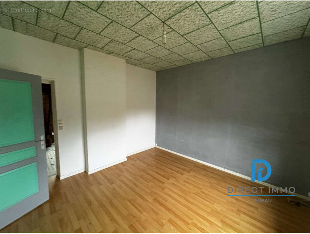 Maison à SAILLY-SAILLISEL