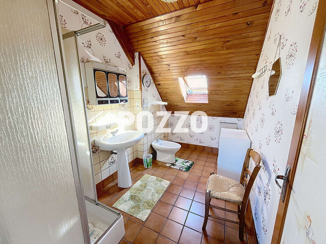 A VENDRE - Maison familiale de 160 m² sur un terrain de 1531 m² - photo 11
