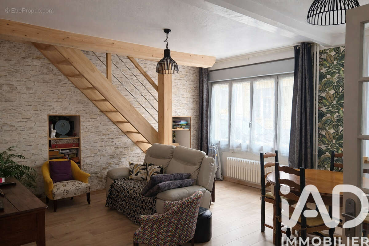 Maison 110 m² à Le Montet  - photo 2