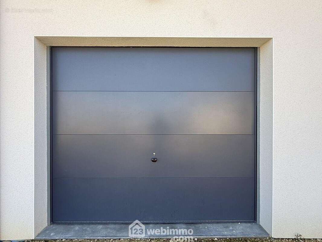 Avec accès direct au garage (17 m2). - Maison à NEUVILLE-DE-POITOU