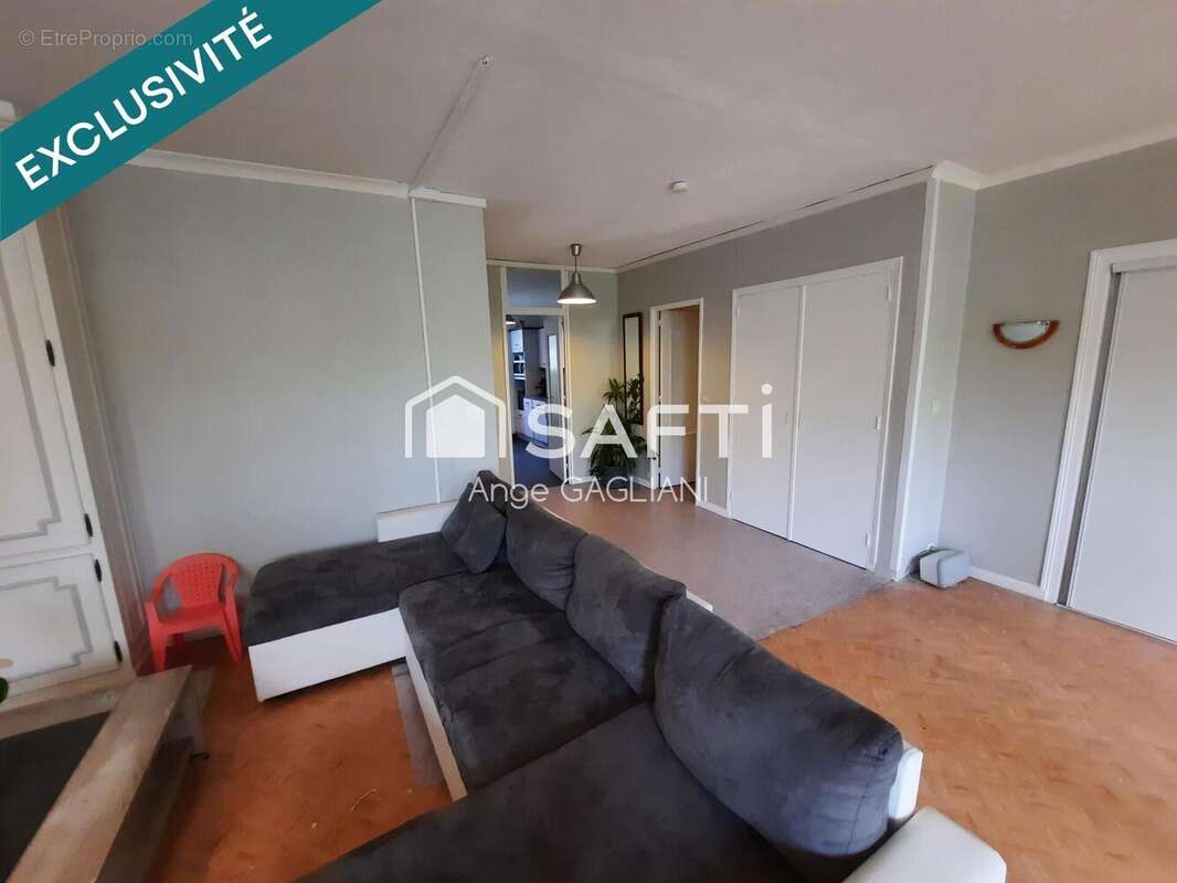 Appartement 120 m² à Laval  - photo 3
