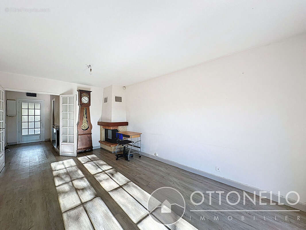 Maison à ROQUEBRUNE-SUR-ARGENS