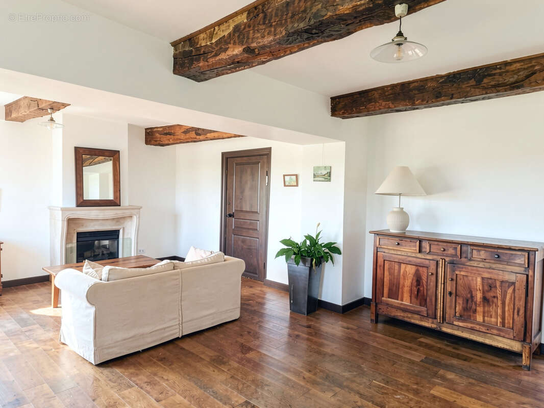 Maison familiale de caractère avec piscine et de nombreuses dépendances - photo 9