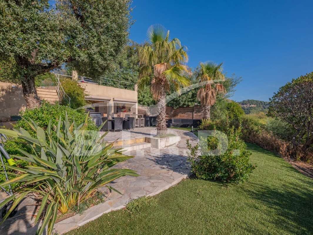 Maison à LES ISSAMBRES