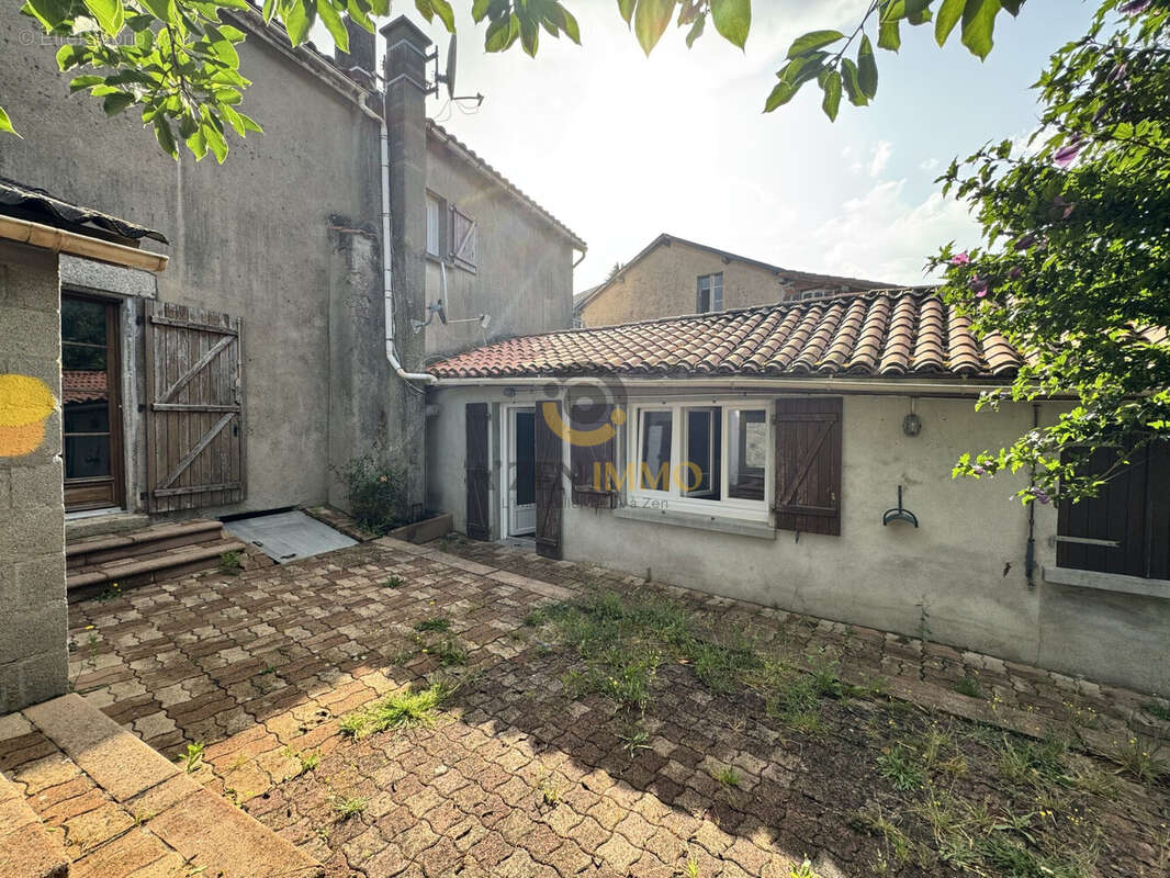 Maison à VERNOUX-EN-GATINE