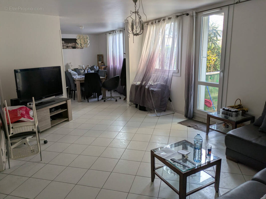 Appartement à DUGNY