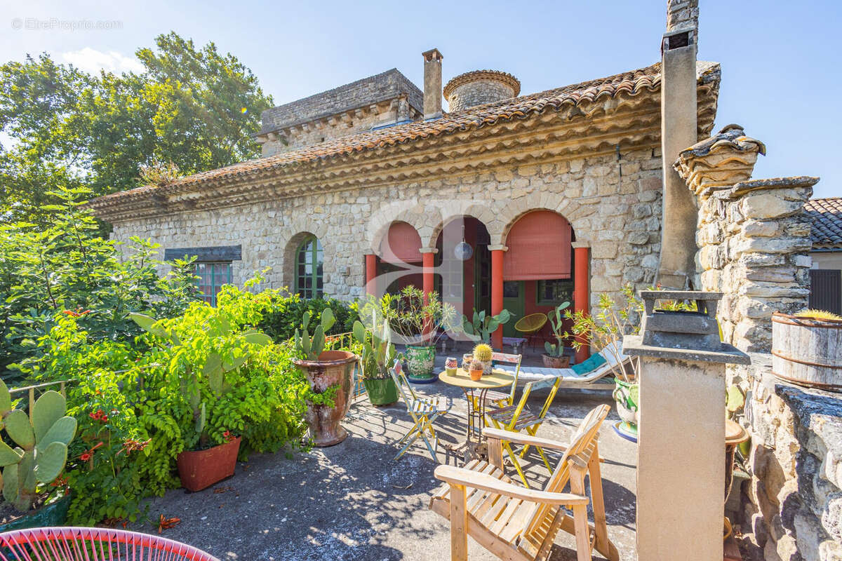 Maison 340 m² à L'isle-Sur-La-Sorgue  - photo 3