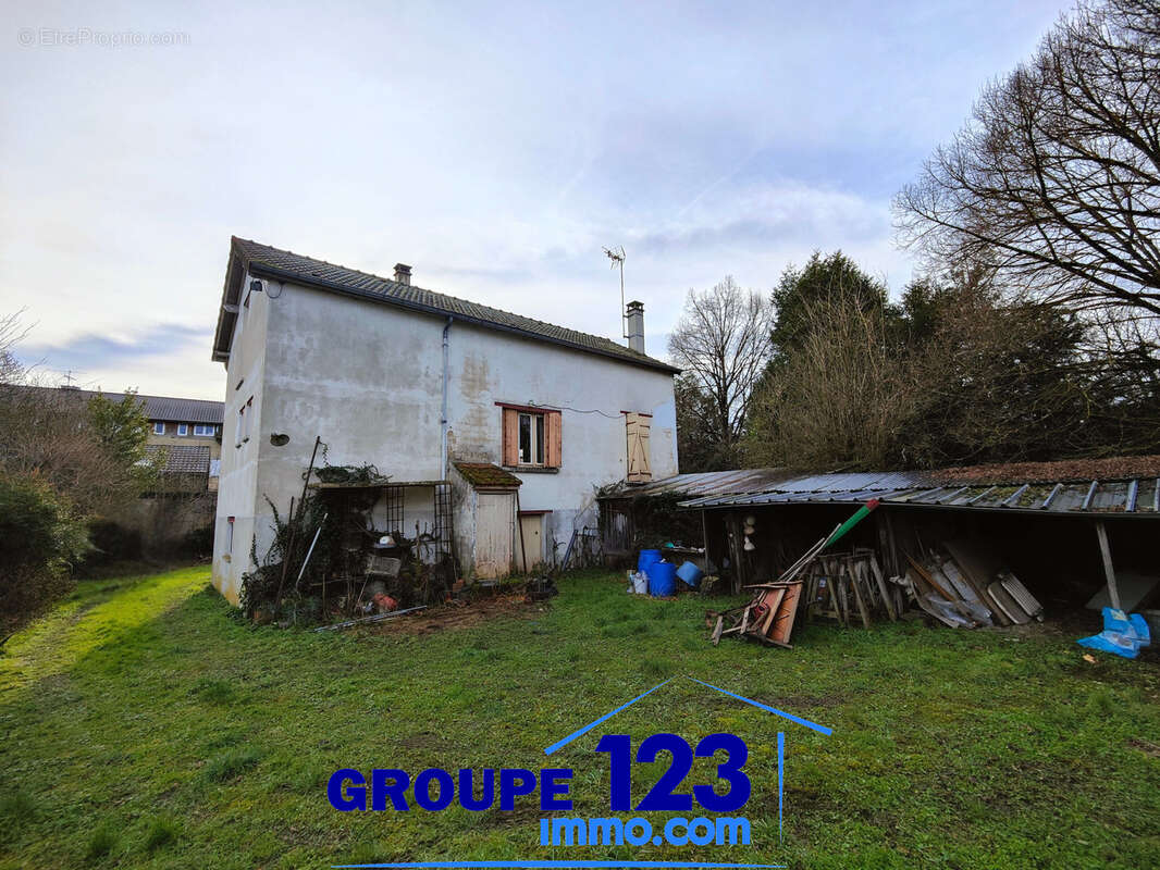 Maison avec près de 6 000 m2 de terrain   Un fort potentiel à révéler - photo 13