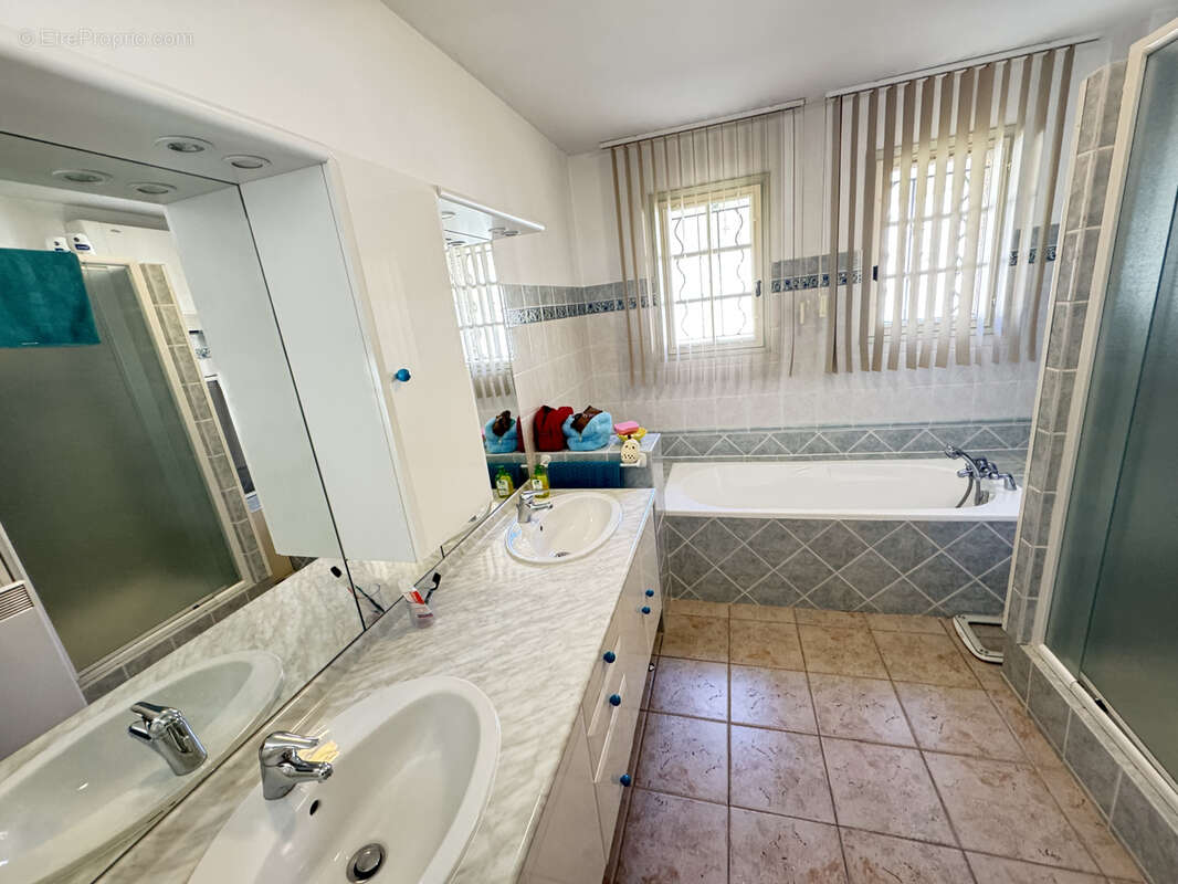 Maison à ARTIGNOSC-SUR-VERDON