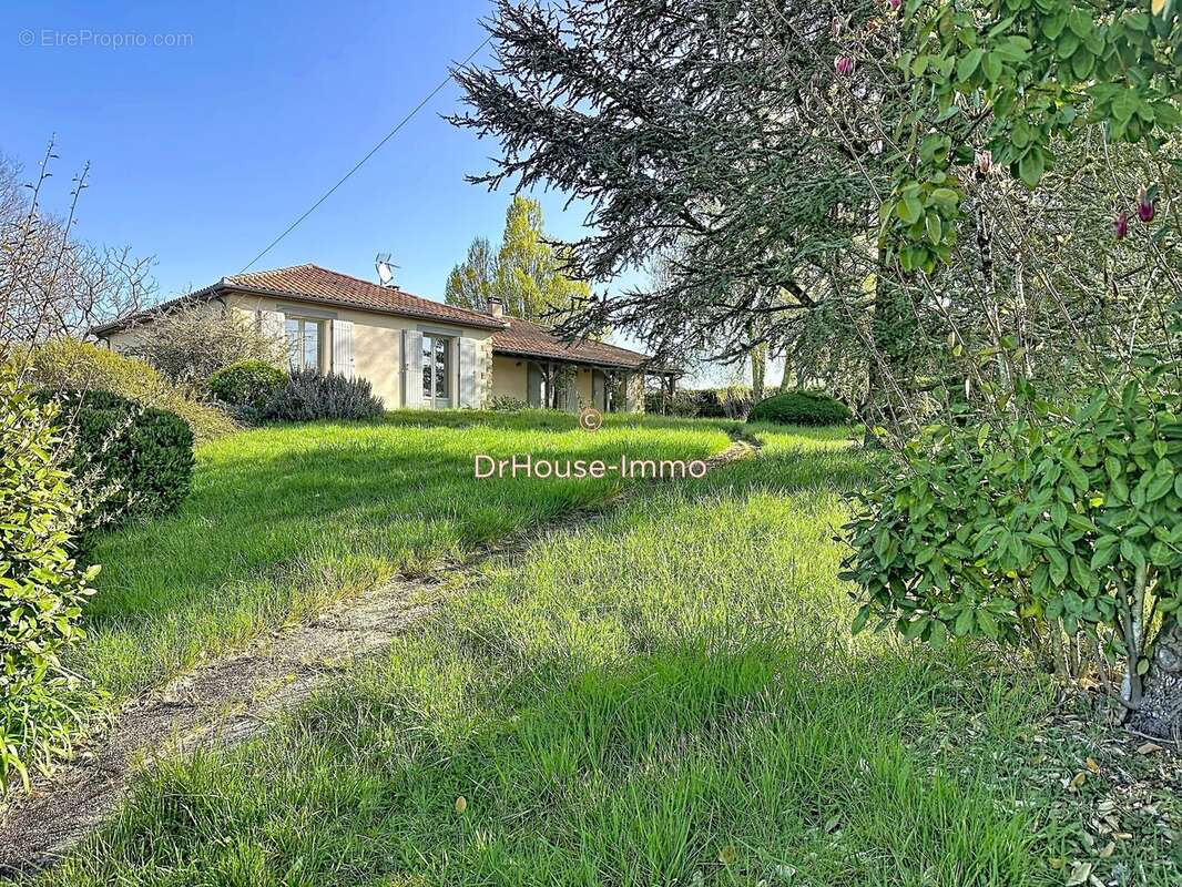 Maison à CHAMPAGNAC-DE-BELAIR