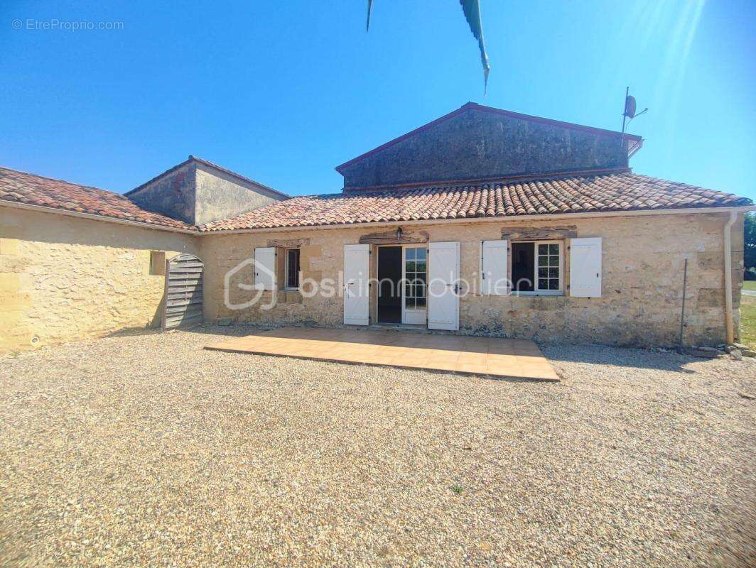 Investissement locatif à Bergerac : 4 maisons, dépendances et terrain constructible - photo 2