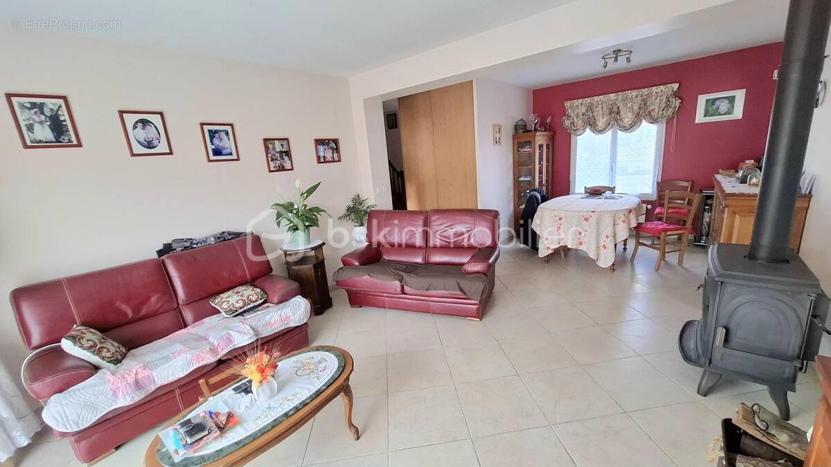 Maison à PARCAY-MESLAY