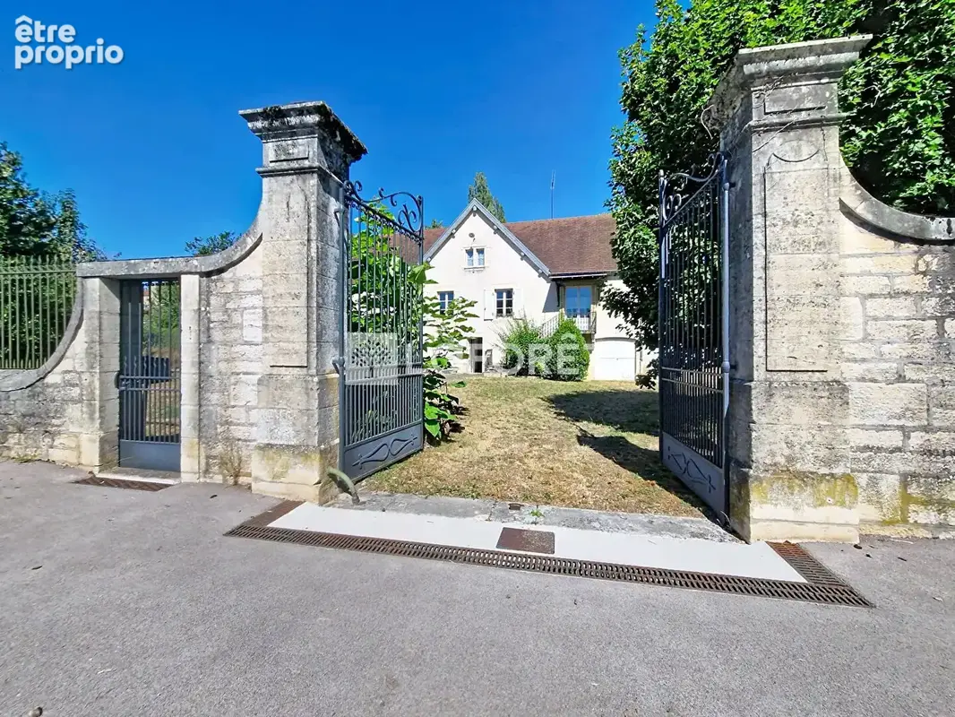 Propriété Arc Les Gray - photo 6