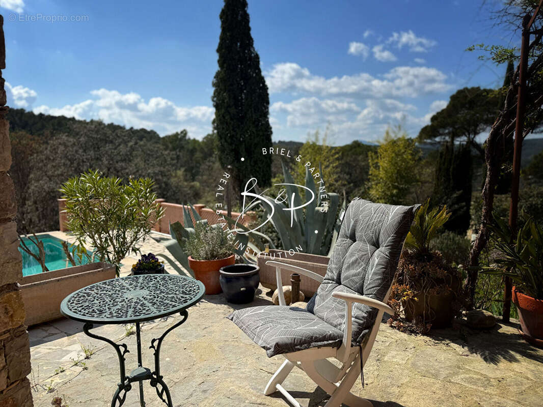 Maison à ENTRECASTEAUX