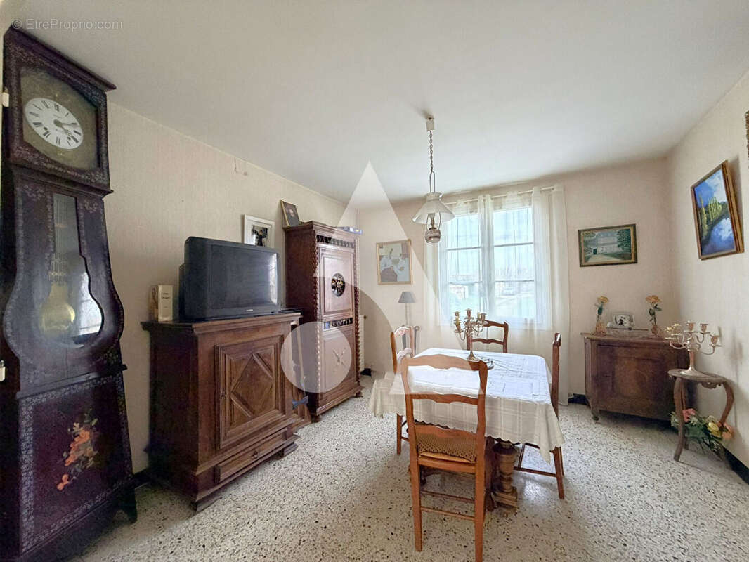 Maison à MARENNES