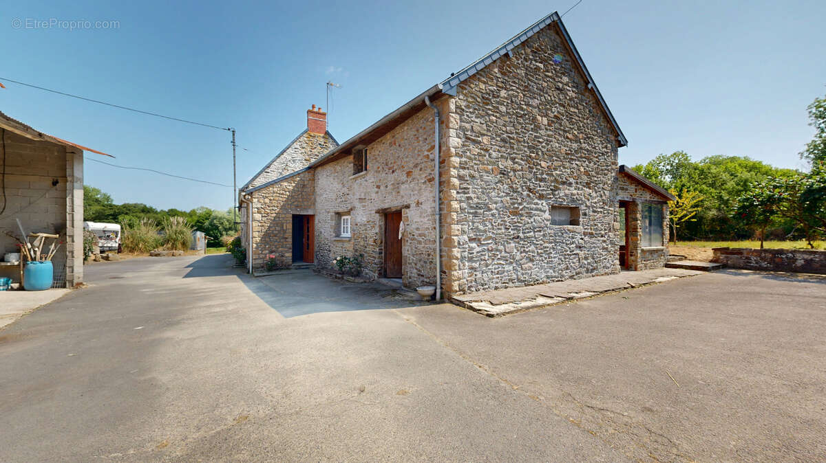 Longère de 146m2 avec dépendances sur 2 hectares. - photo 2
