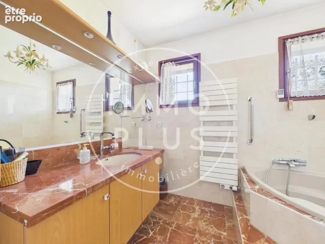 Vente - Maison - 6 pièces + cuisine - 173,04 m² - 780 000 € - - photo 5