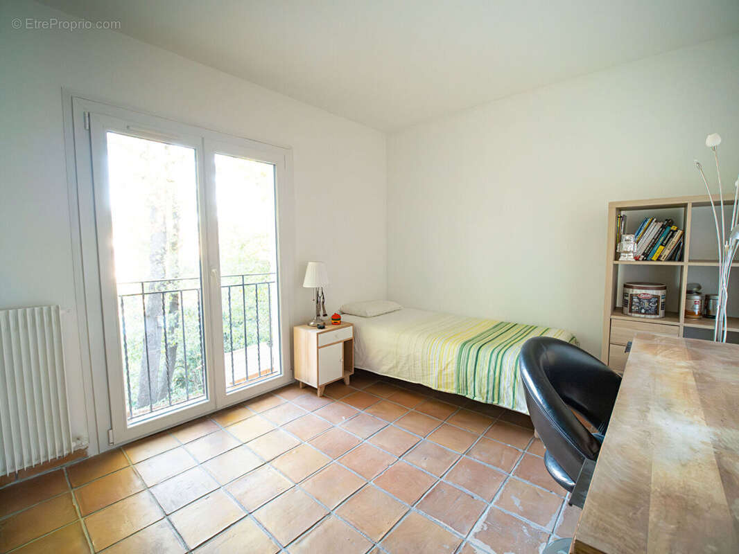 Maison à LA ROQUETTE-SUR-SIAGNE