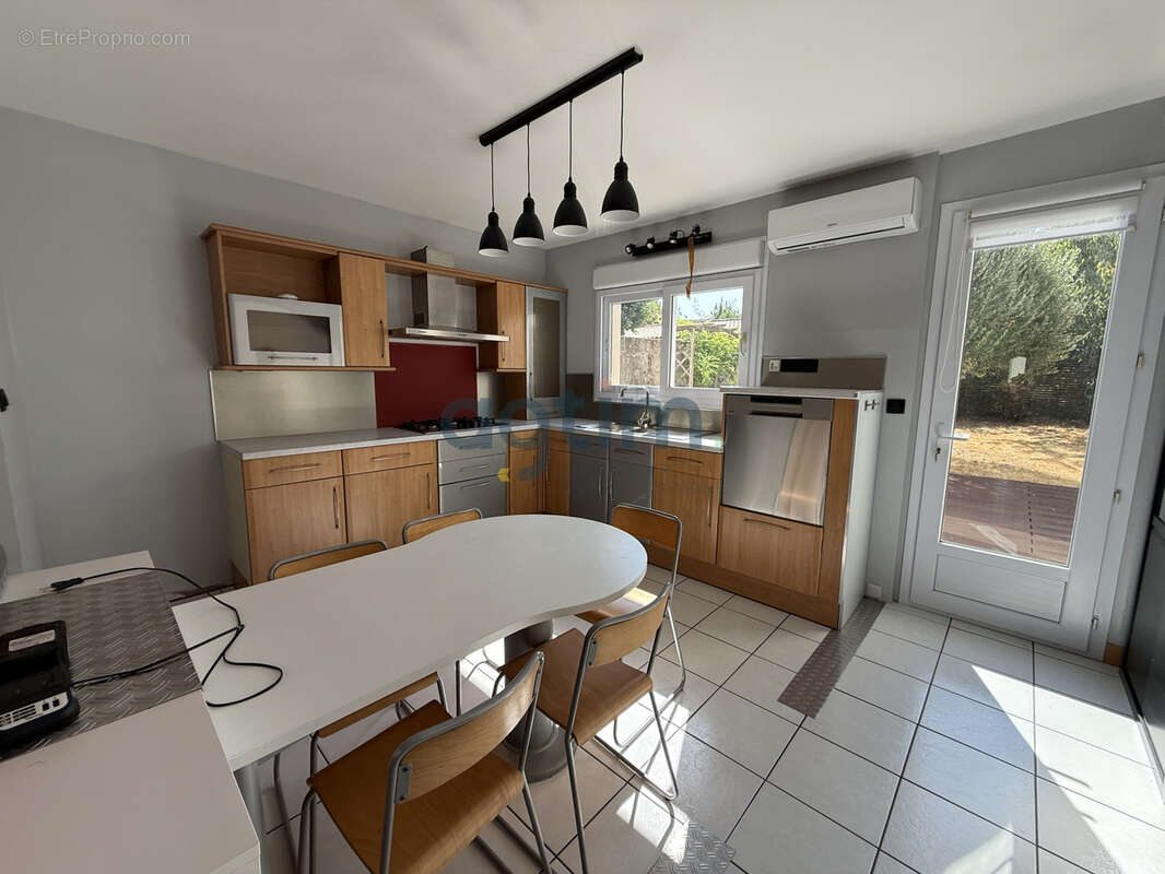 Maison familiale avec vie de plain-pied, véranda et jardin   La Roche-sur-Yon - photo 5