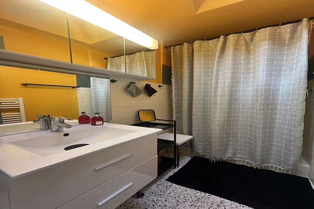 Appartement à TOURRETTES-SUR-LOUP