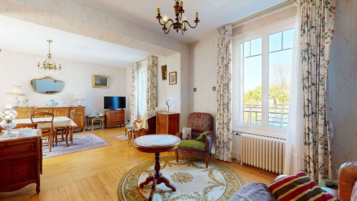 Maison à YZEURE