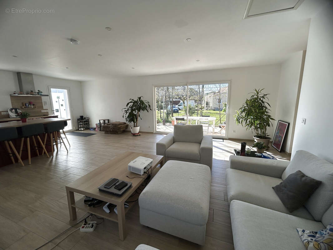 Maison à SAINT-QUENTIN-LA-POTERIE