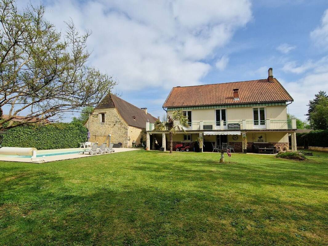 Propriété avec Maison d'habitation, Maison d'amis, Studio, Piscine, parc et jardin 7418m2 jusqu'à la rivière. - photo 2