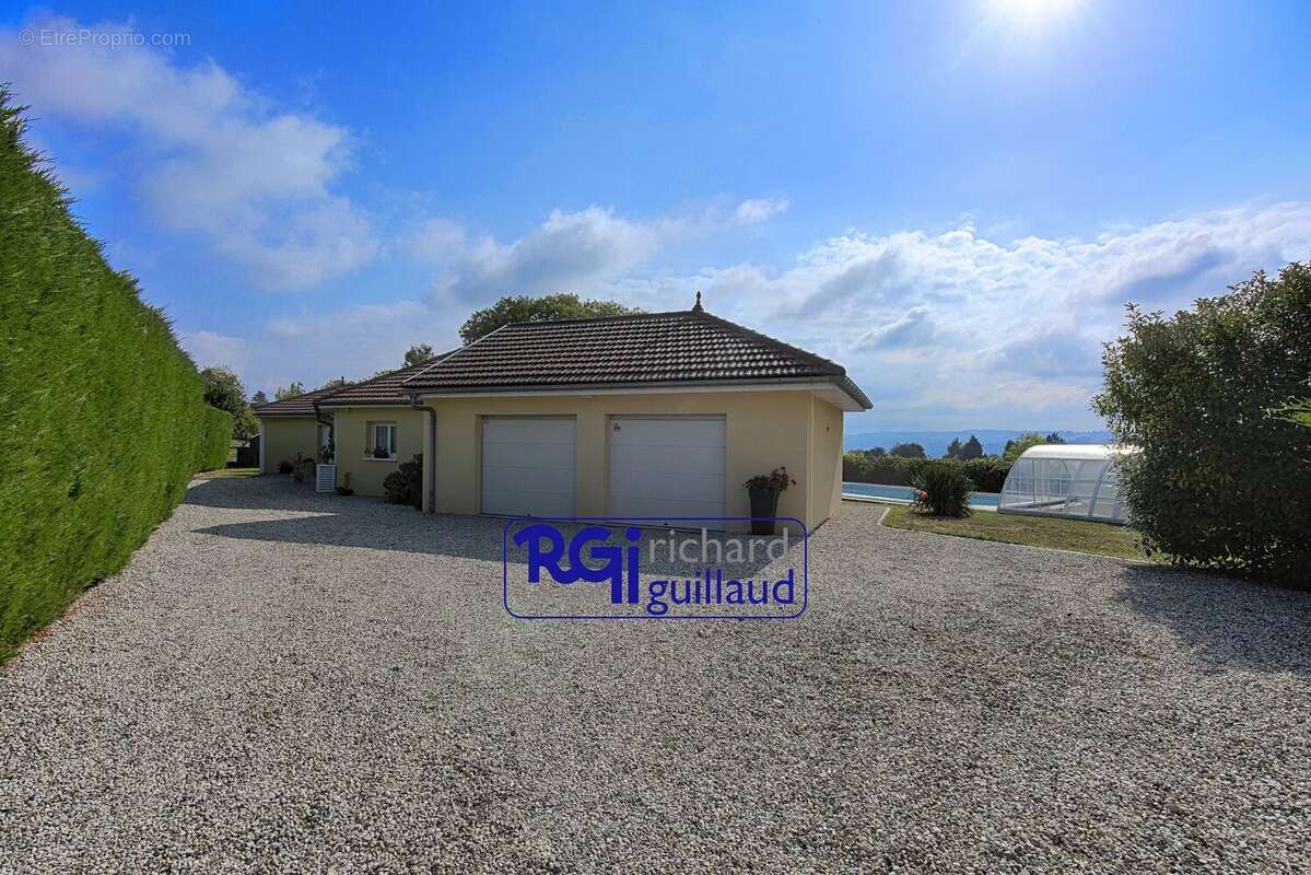 Maison à LA TOUR-DU-PIN