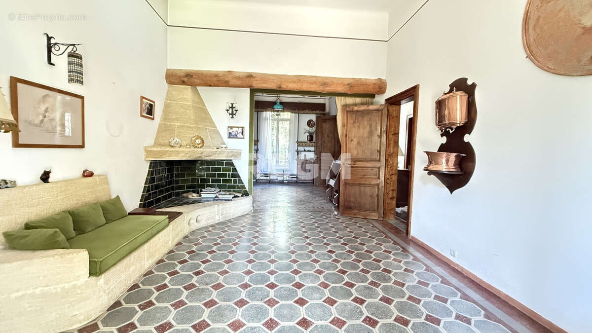 Maison à MONTBAZIN