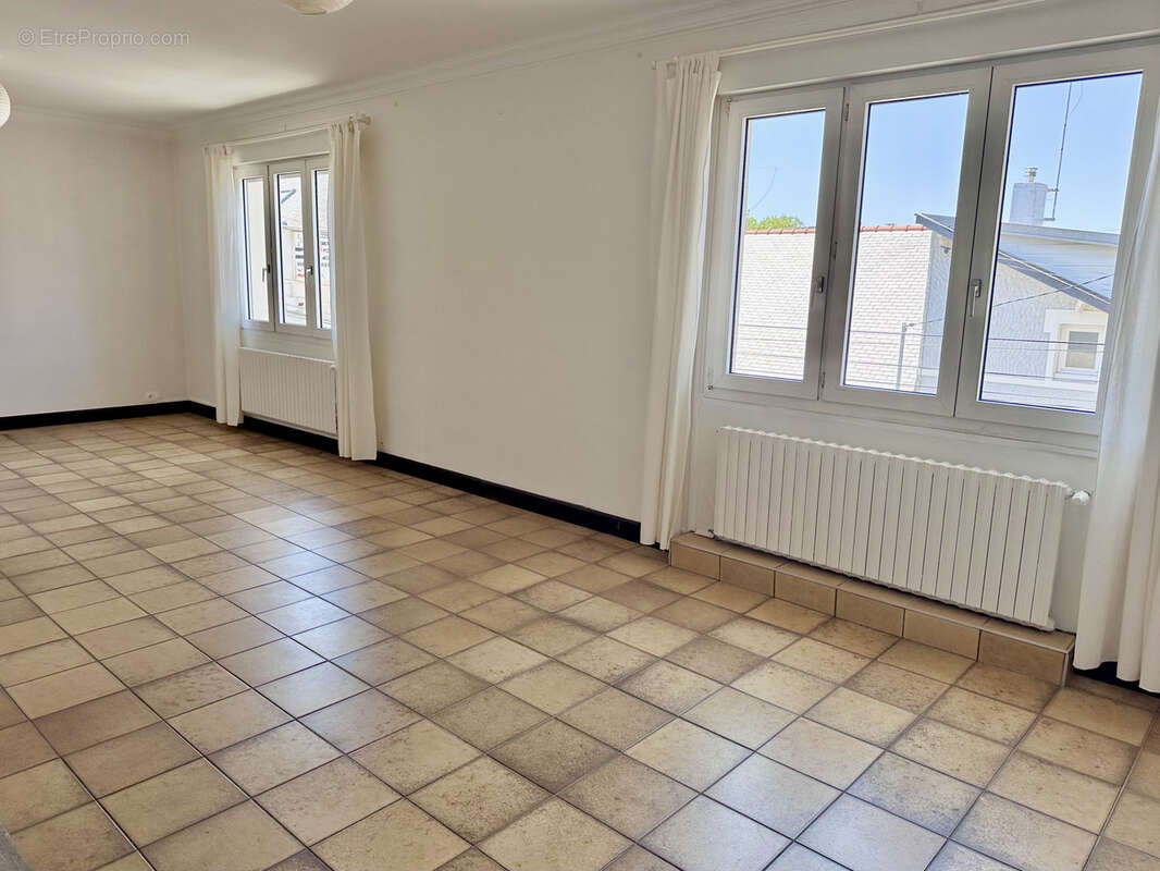 Appartement spacieux de 107 m2 - emplacement privilélégié et cadre de vie agréable - photo 3