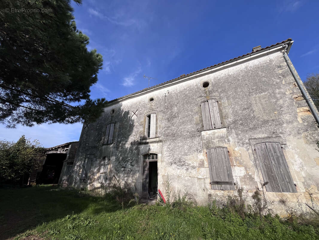 Maison à SAINT-SIGISMOND-DE-CLERMONT