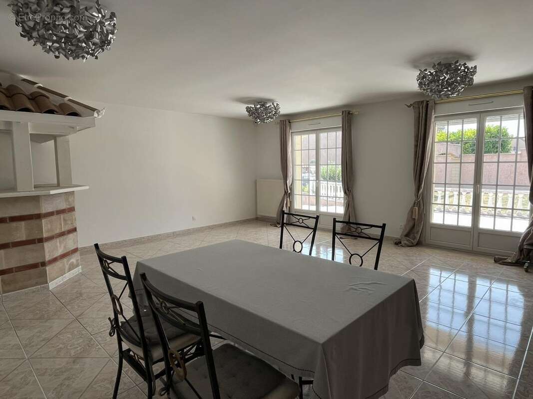Maison 168 m² à Cheniers  - photo 5