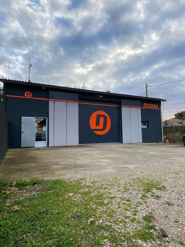 Commerce 210 m² à Salon-De-Provence  - photo 6
