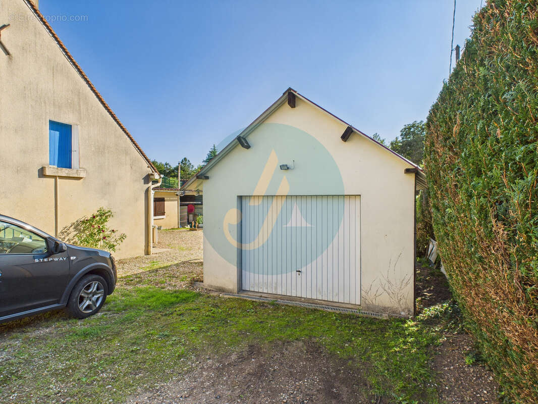 Maison à SAINT-AMAND-EN-PUISAYE