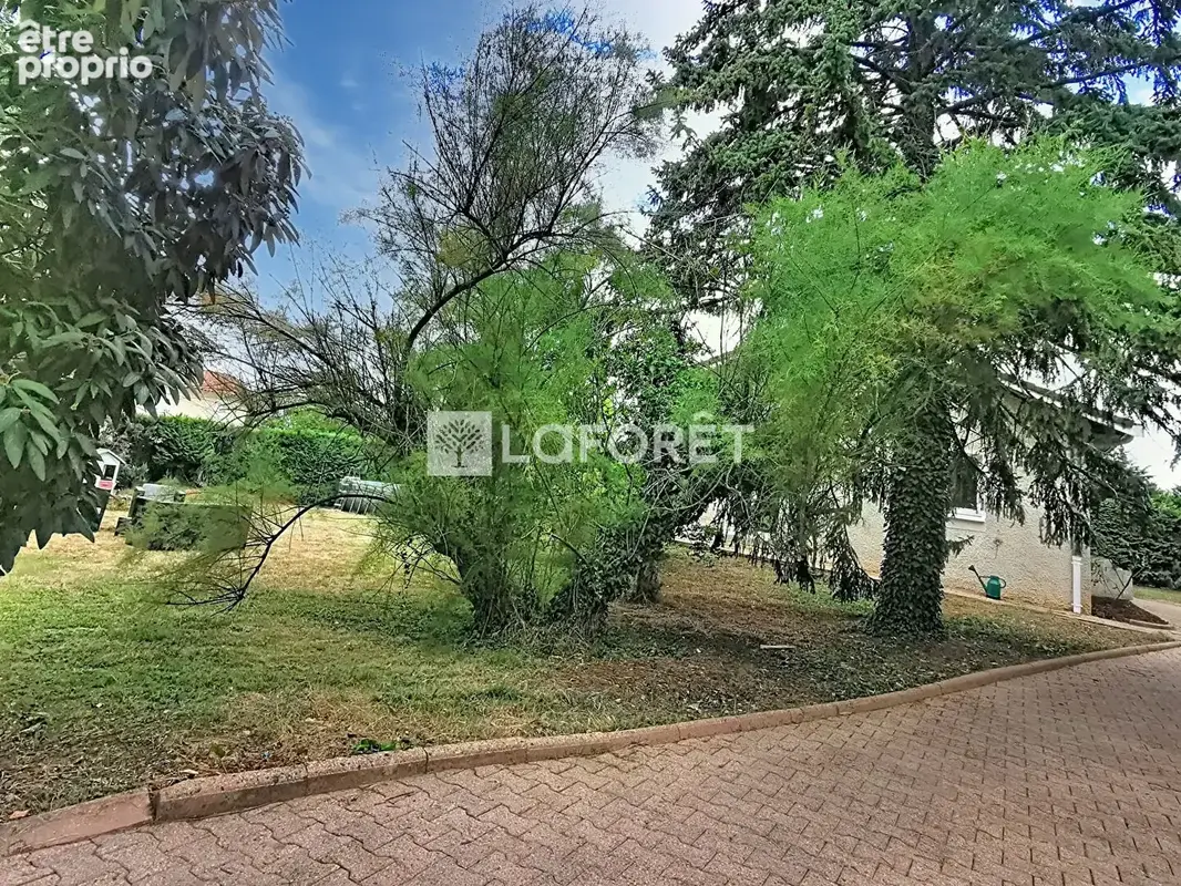 Maison de plain-pied 140 m², genay au calme avec grand terrain arboré - photo 16