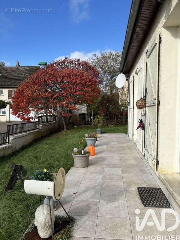 Maison 94 m² à Villefargeau  - photo 5