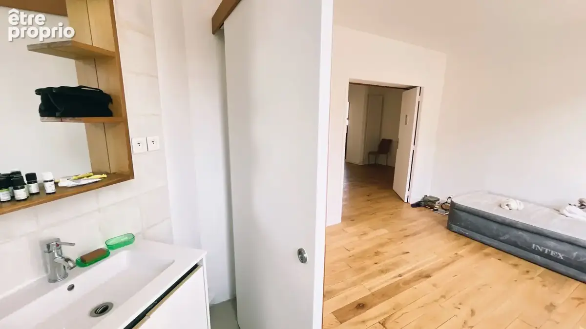 Buttes Chaumont, métro Botzaris, T2 de 36 m² avec ascenseur et cave - photo 10
