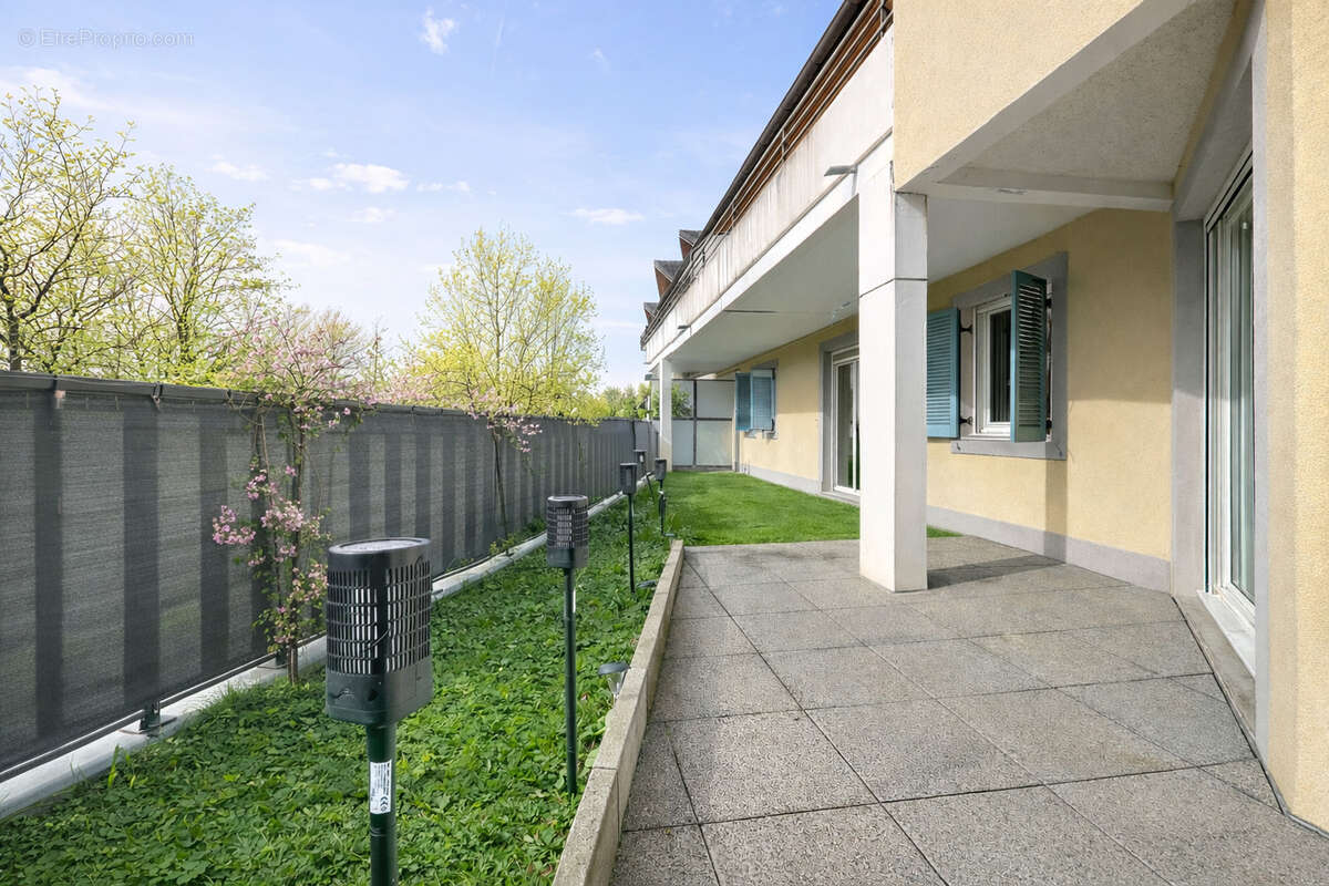 Appartement à BONNE